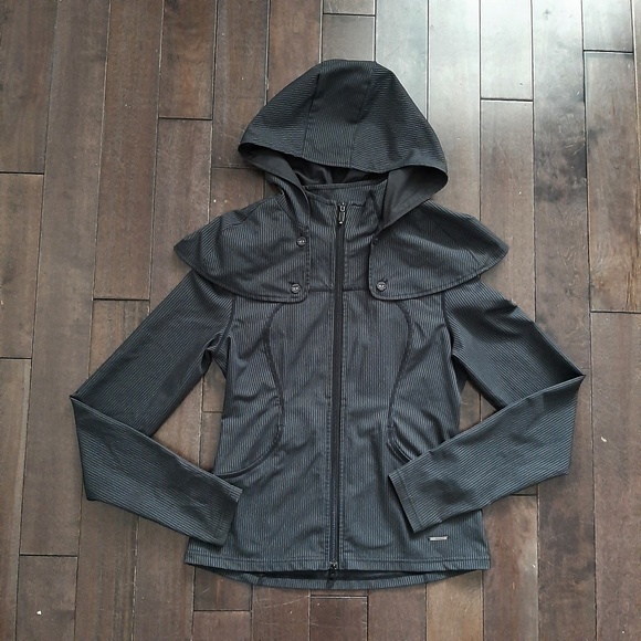 lululemon athletica Jackets & Blazers - Lululemon Fitness Capelet Jacket Size 6